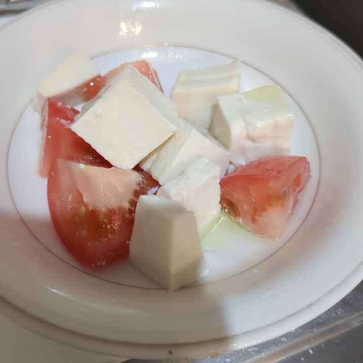 トマトと豆腐のサラダ